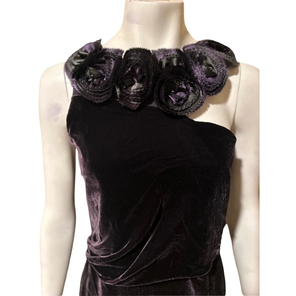 EMPORIO Armani Rosette Appliqué Velvet Dress - Picture 3 of 9